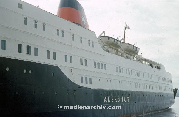 1967. Skandinavien. Norwegen. Meer. Atlantik. Seefahrt. Schifffahrt. Schiffe
1967. Skandinavien. Norwegen. Meer. Atlantik. Seefahrt. Schifffahrt. Schiffe
Schlüsselwörter: 1967;Atlantik;Meer;Norway;Norwegen;Schiffe;Schifffahrt;Seefahrt;Skandinavien