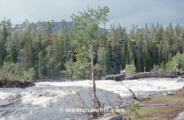 1967. Skandinavien. Norwegen. Fluss. Wasser
1967. Skandinavien. Norwegen. Fluss. Wasser. Norway. River
Schlüsselwörter: 1967;Fluss;Fluß;Norway;Norwegen;River;Skandinavien;Wasser