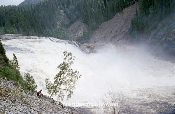 1967. Skandinavien. Norwegen. Fluss. Wasser
1967. Skandinavien. Norwegen. Fluss. Wasser. Norway. River
Schlüsselwörter: 1967;Fluss;Fluß;Norway;Norwegen;River;Skandinavien;Wasser