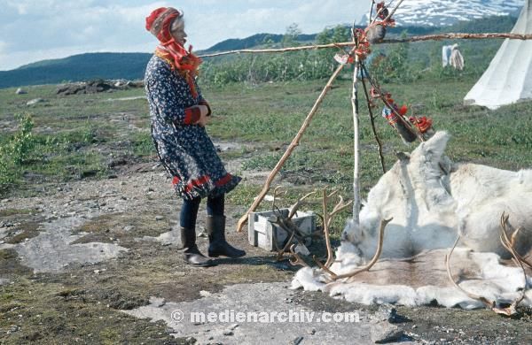 1967. Skandinavien. Norwegen. Lappland. Jurten. Zelte
1967. Skandinavien. Norwegen. Lappland. Jurten. Zelte
Schlüsselwörter: 1967;Jurten;Lappland;Norway;Norwegen;Skandinavien;Zelte