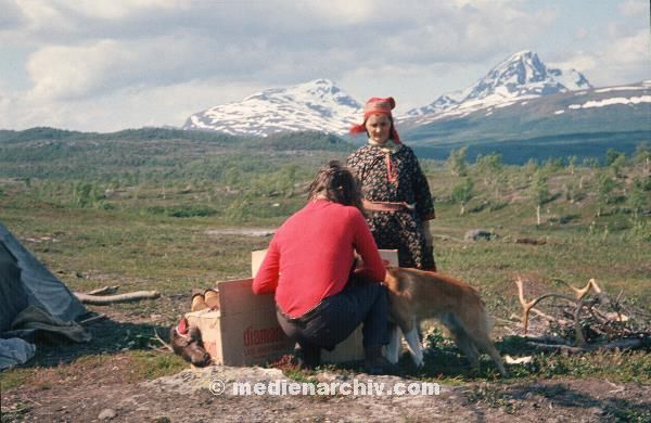 1967. Skandinavien. Norwegen. Lappland. Jurten. Zelte
1967. Skandinavien. Norwegen. Lappland. Jurten. Zelte
Schlüsselwörter: 1967;Jurten;Lappland;Norway;Norwegen;Skandinavien;Zelte