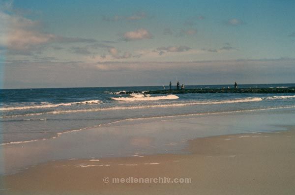 1962. Niederlande. Holland.
1962. Niederlande. Holland.
Schlüsselwörter: 1962;Holland;Meer;Niederlande;Strand