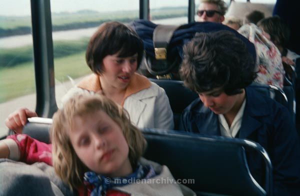 1962. Niederlande. Holland. Busfahrt
1962. Niederlande. Holland. Busfahrt.
Schlüsselwörter: 1962;Niederlande;Holland;Busfahrt;Mädchen