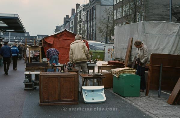 1974. Niederlande. Holland. Flohmarkt in Amsterdam
1974. Niederlande. Holland. Flohmarkt in Amsterdam
Schlüsselwörter: 1974;Niederlande;Holland;Flohmarkt;Amsterdam