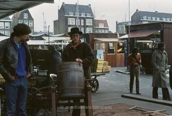 1974. Niederlande. Holland. Flohmarkt in Amsterdam
1974. Niederlande. Holland. Flohmarkt in Amsterdam
Schlüsselwörter: 1974;Niederlande;Holland;Flohmarkt;Amsterdam