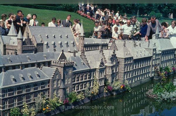 1962. Niederlande. Holland. Den Haag. Miniaturstadt Madurodam
1962. Niederlande. Holland. Den Haag. Miniaturstadt Madurodam
Schlüsselwörter: 1962;Den Haag;Niederlande;Holland;Madurodam