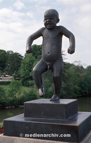 1967. Skandinavien. Norwegen. Oslo. Vigeland Park
1967. Skandinavien. Norwegen. Oslo. Vigeland Park. Skulpturen
Schlüsselwörter: 1967;Norway;Norwegen;Oslo;Skandinavien;Vigeland Park