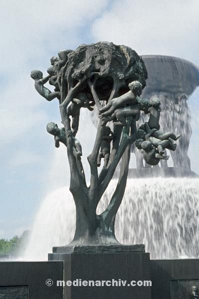 1967. Skandinavien. Norwegen. Oslo. Vigeland Park
1967. Skandinavien. Norwegen. Oslo. Vigeland Park. Skulpturen
Schlüsselwörter: 1967;Norway;Norwegen;Oslo;Skandinavien;Vigeland Park