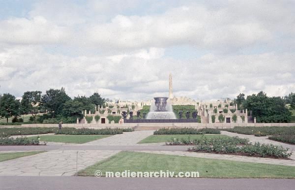 1967. Skandinavien. Norwegen. Oslo. Vigeland Park
1967. Skandinavien. Norwegen. Oslo. Vigeland Park. Skulpturen
Schlüsselwörter: 1967;Norway;Norwegen;Oslo;Skandinavien;Vigeland Park