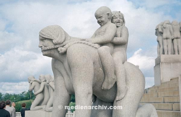 1967. Skandinavien. Norwegen. Oslo. Vigeland Park
1967. Skandinavien. Norwegen. Oslo. Vigeland Park. Skulpturen
Schlüsselwörter: 1967;Norway;Norwegen;Oslo;Skandinavien;Vigeland Park