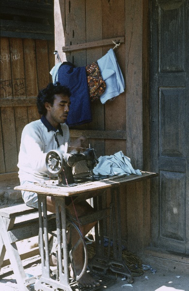 1982. Asien Nepal
1982. Asien. Königreich Nepal. Nepal Adhirajya.
 
Reise durch Indien und Nepal. Foto: Helga Müller
Schlüsselwörter: 1982;Asia;Asien;Nepal