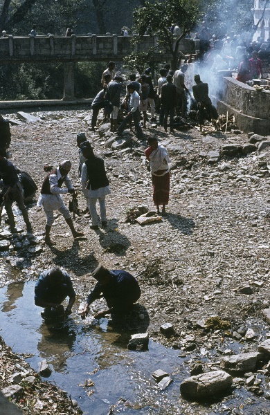 1982. Asien Nepal
1982. Asien. Königreich Nepal. Nepal Adhirajya.
 
Reise durch Indien und Nepal. Foto: Helga Müller
Schlüsselwörter: 1982;Asia;Asien;Nepal