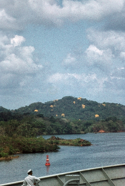 1966. Mittelamerika. Panama. Schifffahrt durch den Panamakanal. Seefahrt.
1966. Mittelamerika. Panama. Schifffahrt durch den Panamakanal. Seefahrt.
Schlüsselwörter: 1966;Kanal;Mittelamerika;Panama;Panamakanal;Schiffe;Schifffahrt