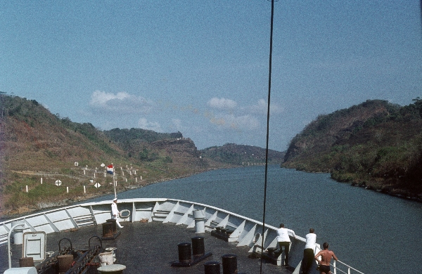 1966. Mittelamerika. Panama. Schifffahrt durch den Panamakanal. Seefahrt.
1966. Mittelamerika. Panama. Schifffahrt durch den Panamakanal. Seefahrt.
Schlüsselwörter: 1966;Kanal;Mittelamerika;Panama;Panamakanal;Schiffe;Schifffahrt