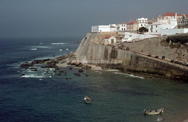 1963. Portugal.
1963. Portugal. Ort an der Küste. Meer
Schlüsselwörter: 1963;Atlantik;Küste;Meer;Portugal