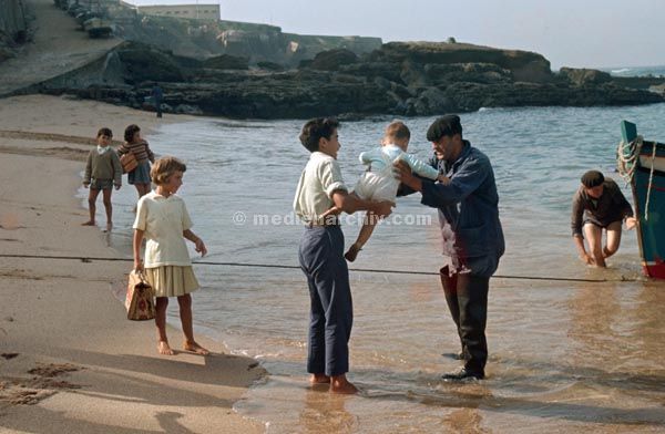 1963. Portugal.
1963. Portugal. Fischer am Strand. Meer
Schlüsselwörter: 1963;Fischer;Meer;Portugal;Strand