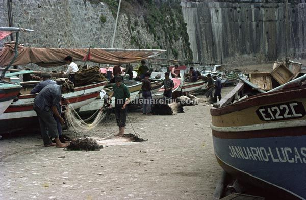 1963. Portugal.
1963. Portugal. Fischerboote am Strand
Schlüsselwörter: 1963;Boote;Fischerboote;Portugal;Strand