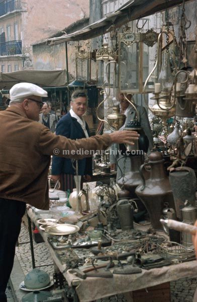 1963. Portugal.
1963. Portugal. Trödelmarkt. Flohmarkt
Schlüsselwörter: 1963;Flohmarkt;Portugal