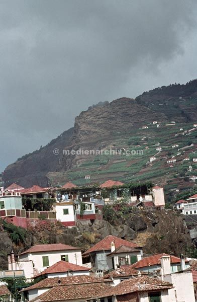 1968. Portugal. Insel Madeira.  Fischerdorf Câmara de Lobos
1968. Portugal. Insel Madeira. Fischerdorf Câmara de Lobos. (Foto: Hase)
Schlüsselwörter: 1963;Camara de Lobos;Câmara de Lobos;Madeira;Portugal