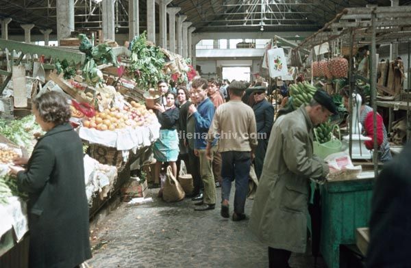 1969. Portugal. Setübal.
1969. Portugal. Setübal. Markthalle.
Schlüsselwörter: 1963;Markthalle;Portugal;Setübal