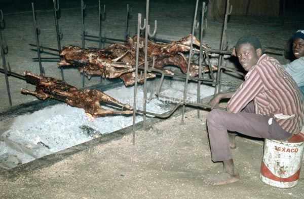 1969. Afrika. Senegal. Dakar.
1969. Afrika. Senegal. Dakar. Hammel am Spies.
Schlüsselwörter: Afrika;Dakar;Senegal