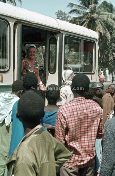 1969. Afrika. Senegal. Dakar.
1969. Afrika. Senegal. Dakar. Bonbonverteilung.
Schlüsselwörter: Afrika;Dakar;Senegal