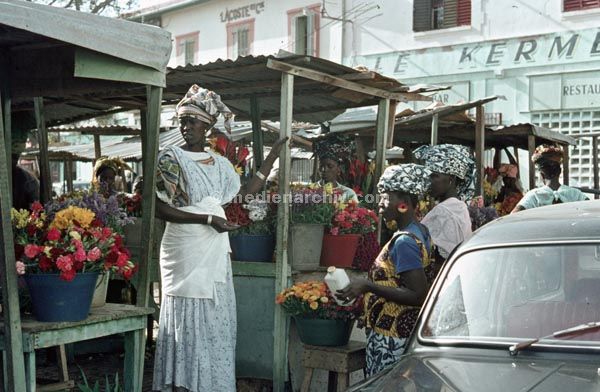 1969. Afrika. Senegal. Dakar.
1969. Afrika. Senegal. Dakar. Blumenstände.
Schlüsselwörter: Afrika;Dakar;Senegal