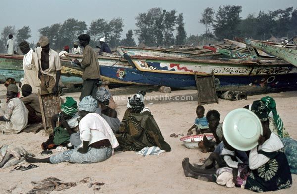 1969. Afrika. Senegal. Kayar.
1969. Afrika. Senegal. Kayar.Palaner der Frauen.
Schlüsselwörter: Afrika;Kayar;Senegal