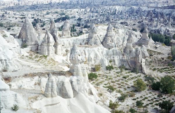 1969. Türkei. Anatolien. Kappadokien. Felsen. Berge
1969. Türkei. Anatolien. Kappadokien. Felsen. Berge
Schlüsselwörter: 1969;Anatolien;Berge;Felsen;Kappadokien;Türkei