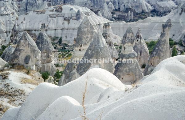 1969. Türkei. Anatolien. Kappadokien. Felsen. Berge
1969. Türkei. Anatolien. Kappadokien. Felsen. Berge
Schlüsselwörter: 1969;Anatolien;Berge;Felsen;Kappadokien;Türkei