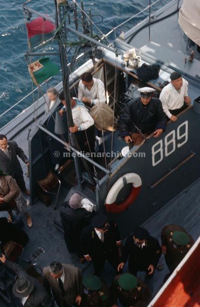 1970. Türkei. Schwarzmeerfahrt
1970. Türkei. Schwarzmeerfahrt. Uniformierte. Marine. Soldaten. Schiffe
Schlüsselwörter: 1970;Schiffe;Schwarzmeer;Soldaten;Türkei;Uniformierte