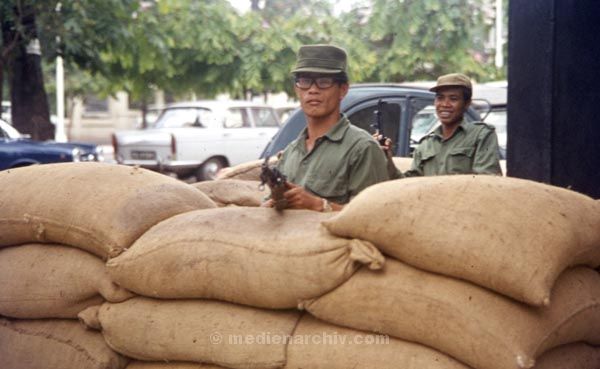 1974. Asien. Taiwan
1974. Asien. Taiwan.
Schlüsselwörter: 1974;Asien;Militär;Sandsack;Sandsäcke;Soldat;Taiwan