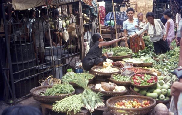 1974. Asien. Taiwan
1974. Asien. Taiwan. Gemüsemarkt
Schlüsselwörter: 1974;Asien;Gemüse;Markt;Taiwan