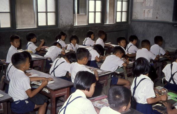 1974. Asien. Taiwan. Tapei. Schüler in einer Schule. Unterricht
1974. Asien. Taiwan. Tapei. Schüler in einer Schule. Unterricht
Schlüsselwörter: 1974;Asien;lernen;Schule;Schüler;Taiwan;Unterricht