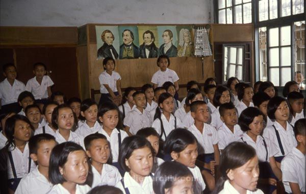 1974. Asien. Taiwan. Tapei. Schüler in einer Schule. Unterricht
1974. Asien. Taiwan. Tapei. Schüler in einer Schule. Unterricht
Schlüsselwörter: 1974;Asien;lernen;Schule;Schüler;Taiwan;Unterricht