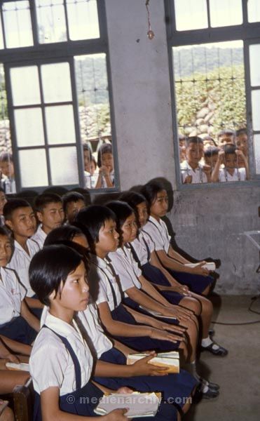 1974. Asien. Taiwan. Tapei. Schüler in einer Schule. Unterricht
1974. Asien. Taiwan. Tapei. Schüler in einer Schule. Unterricht
Schlüsselwörter: 1974;Asien;lernen;Schule;Schüler;Taiwan;Unterricht