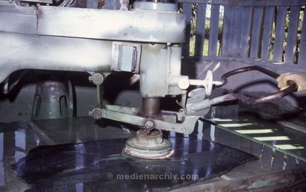 1974. Asien. Taiwan. Schleifmaschine für Steine. schleifen
1974. Asien. Taiwan. Schleifmaschine für Steine. schleifen
Schlüsselwörter: 1974;Asien;schleifen;Schleifmaschine;Taiwan