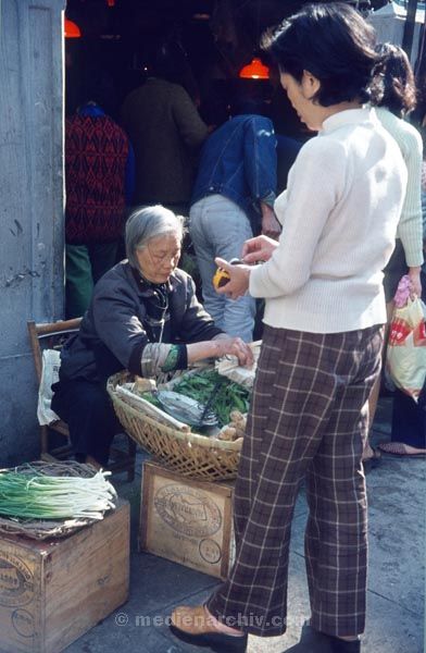 1974. Asien. Taiwan. Gemüsehändler
1974. Asien. Taiwan. Gemüsehändler
Schlüsselwörter: 1974;Asien;Gemüsehändler;Taiwan