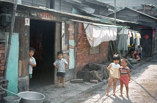 1974. Asien. Taiwan. Kinder
1974. Asien. Taiwan. Kinder
Schlüsselwörter: 1974;Asien;Kinder;Taiwan
