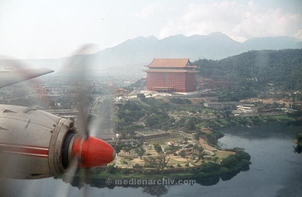 1974. Asien. Taiwan
1974. Asien. Taiwan. Flugzeug
Schlüsselwörter: 1974;Asien;fliegen;Flugzeug;Taiwan