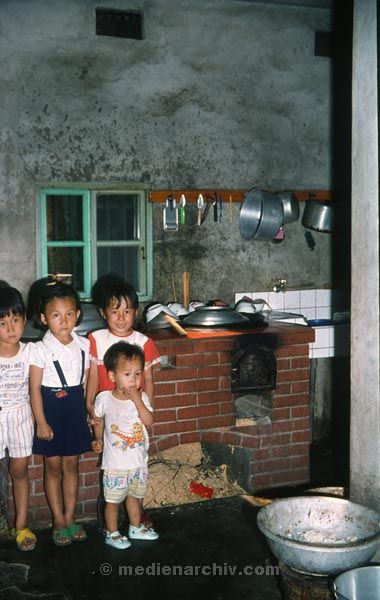 1974. Asien. Taiwan
1974. Asien. Taiwan. Kinder in der Küche
Schlüsselwörter: 1974;Asien;Kinder;Küche;Taiwan