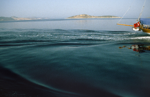 1989. Türkei. Reise auf einem Segelboot. Mittelmeer.
1989. Türkei. Reise auf einem Segelboot. Mittelmeer.
Schlüsselwörter: 1989;Mittelmeer;Segelboot;Segelschiff;Türkei