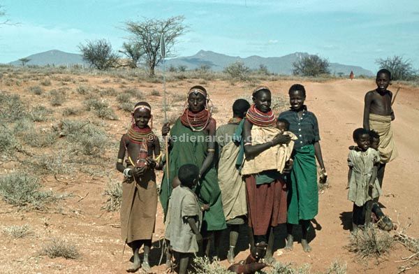 1971. Afrika. Uganda. Safari.
1971. Afrika. Uganda. Safari. Afrikaner
Schlüsselwörter: Afrika;Afrikaner;Menschen;Safari;Uganda