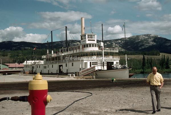 1978. USA.
1978. USA. Ausflugsdampfer auf einem Fluss. Schiffe
Schlüsselwörter: 1978;Ausflugsdampfer;Fluss;Flu;Hafen;Schiffe;USA
