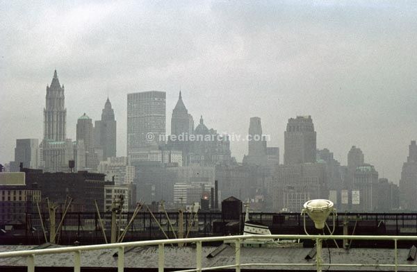 1966. USA. New York.
1966. USA. New York. Ankunft.
Schlüsselwörter: 1966;New York;USA