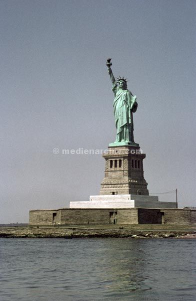 1966. USA. New York.
1966. USA. New York. Freiheitsstatue.
Schlüsselwörter: Freiheitsstatue;New York;USA