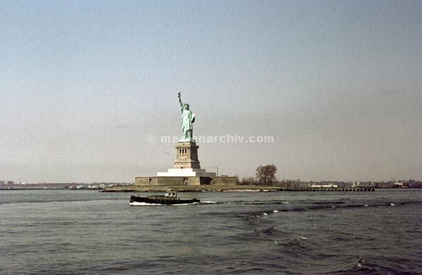 1966. USA. New York.
1966. USA. New York. Freiheitsstatue.
Schlüsselwörter: Freiheitsstatue;New York;USA
