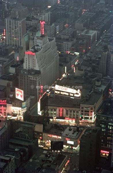 1966. USA. New York.
1966. USA. New York. Time Square bei Nacht von oben.
Schlüsselwörter: New York;USA