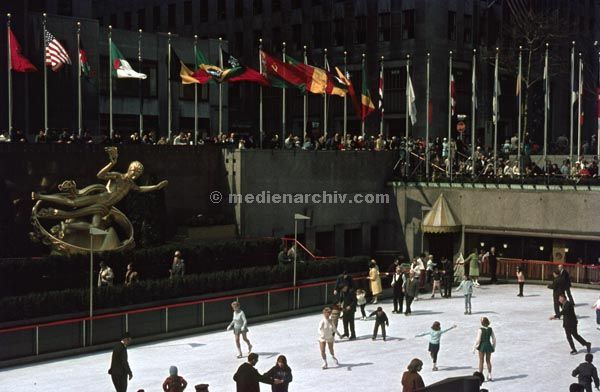 1966. USA. New York.
1966. USA. New York. Eislaufplatz im Rockfeller-Center.
Schlüsselwörter: New York;USA