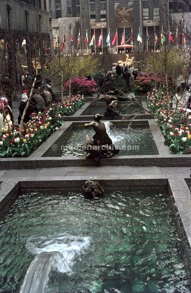 1966. USA. New York.
1966. USA. New York. Garten im Rockfeller-Center.
Schlüsselwörter: New York;USA